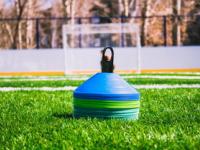 云开体育官方网站-足球名宿再次出山指导，为球员传授宝贵经验，足球球员出场视频